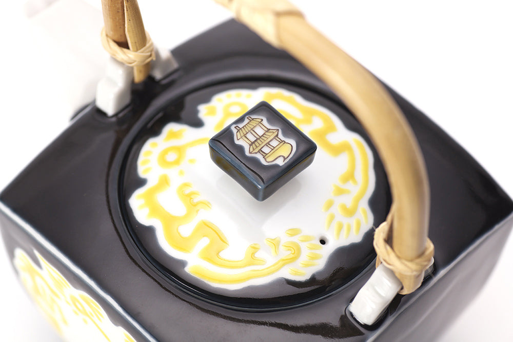 角急須（大） 黒釉黄彩龍文“TEA字”