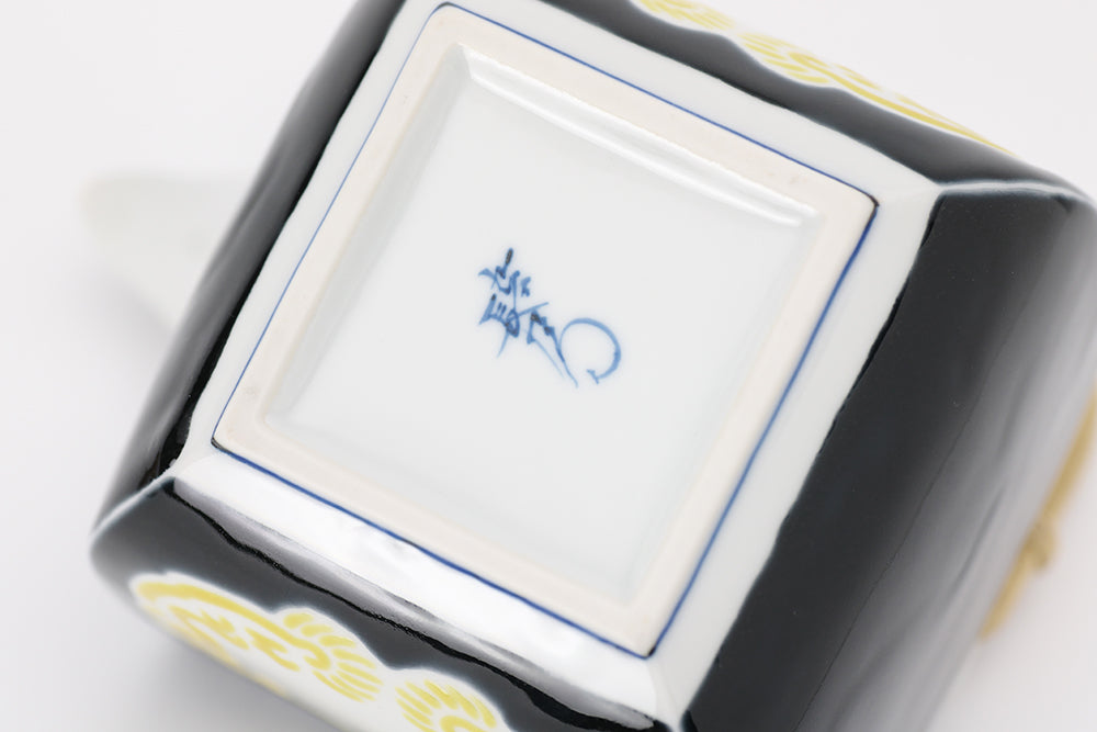 角急須（大） 黒釉黄彩龍文“TEA字”